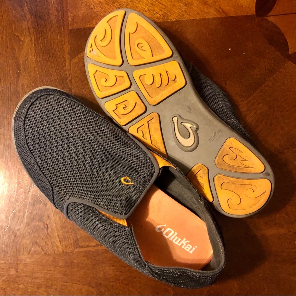 Men’s gray/tangerine OluKai size 8.5M